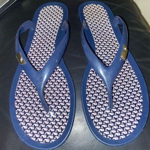 Vineyard Vines women’s plastic flip flop